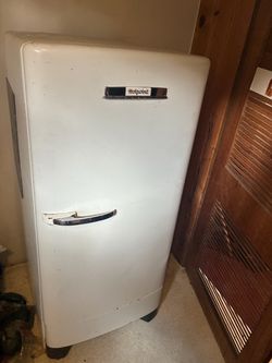 Vintage 1950’s fridge