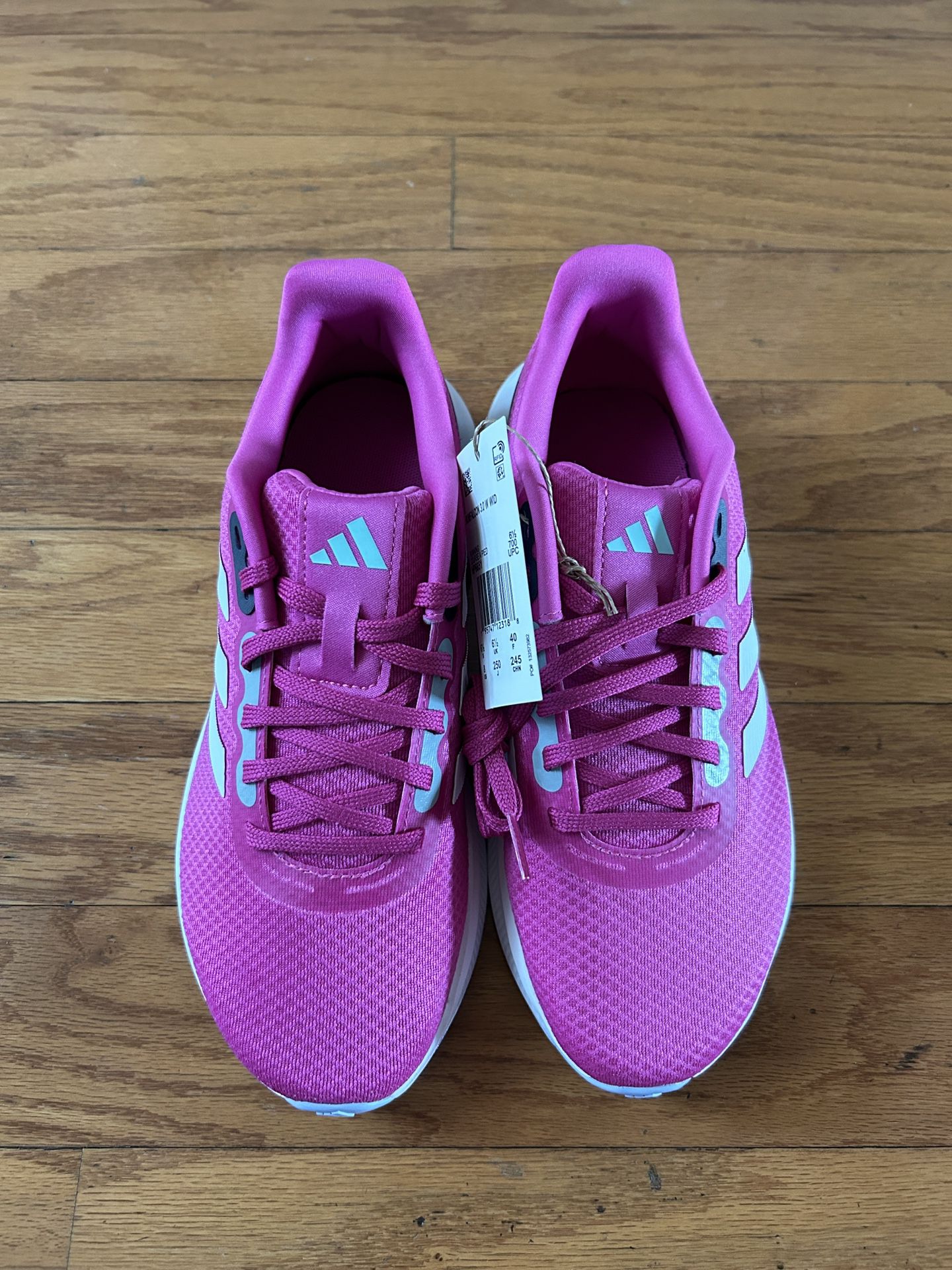 NWT Adidas women running shoes size 8