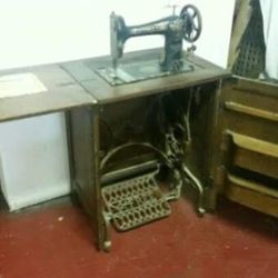 Vintage "Free No.5" Treadle Sewing Machine, Oak Cabinet