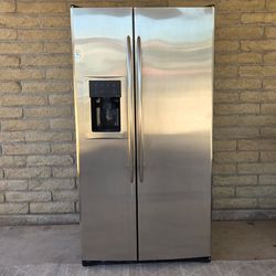 VERY CLEAN GE PROFILE SIDE-BY-SIDE STAINLESS REFRIGERATOR w/ICE 25.6 cu ft HOME KITCHEN APPLIANCE