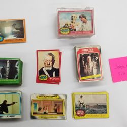 Nice lot of original vintage Star Wars 70s trading cards! 150+ cards!