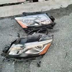 2009-2012 Audi Q5 Xenon Hid Headlights With All The Accessories OEM.