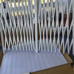 Expandable Barricade Gate