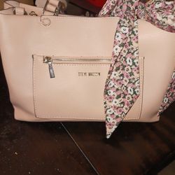 BRAND NEW SPOTLESS CLEAN STEVE MADDEN PURSE LIGHT PINK NO RIPS STAINS OR TEARS No peeling  PERFECT CONDITION PAID OVER $80+ ASKING ONLY $50 MUST PICK 