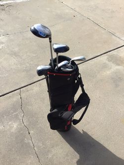 Great kid set of golf clubs with standalone bag, Almost new condition!