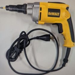 Dewalt - DW268 - Corded Variable Speed Reversing Versa-Clutch Screw gun (2500 rpm)
