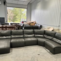 Delivery Available!! 5 piece modular sectional.