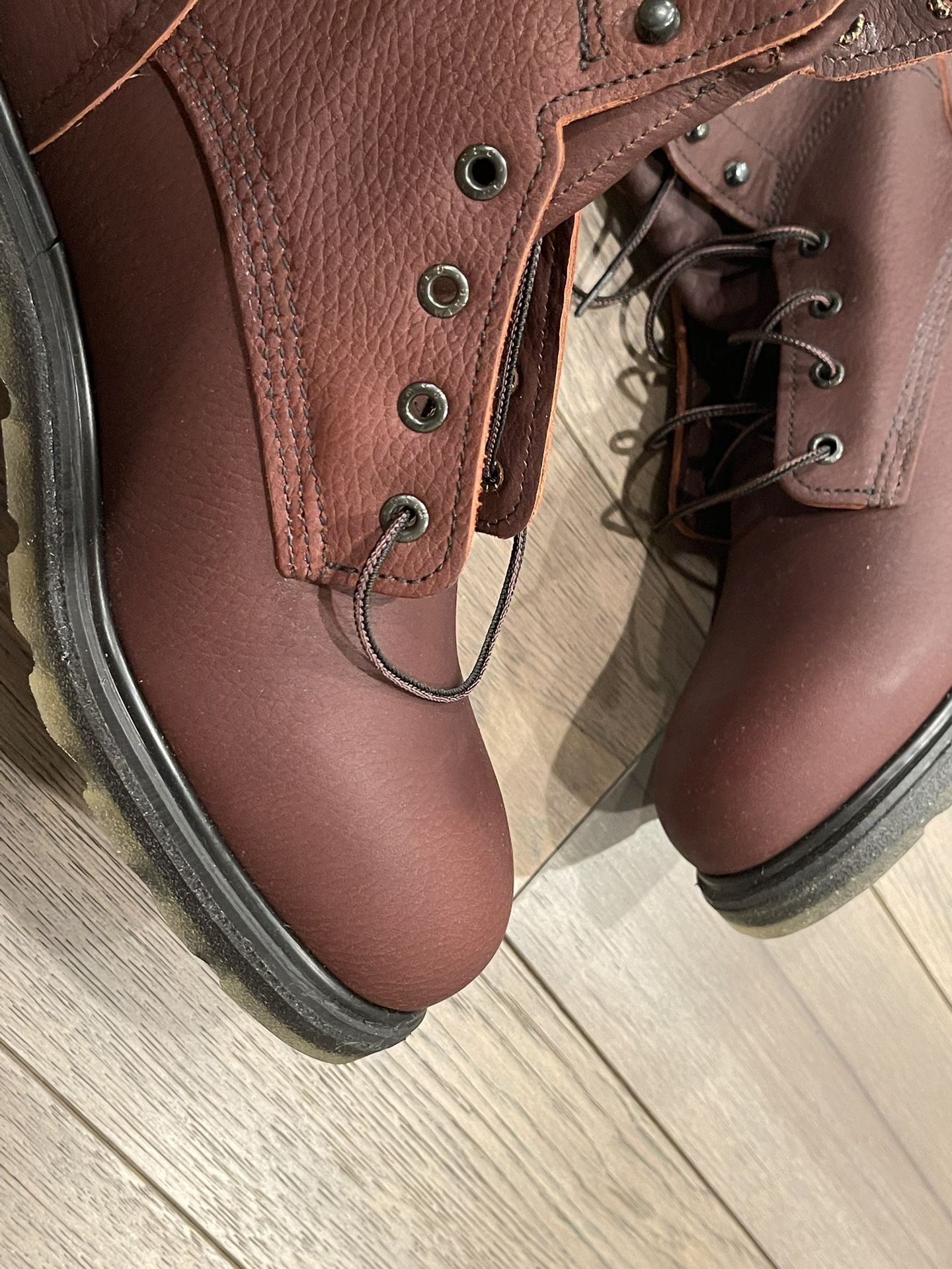 Red wing Work Boots Size 11 (condition: New)