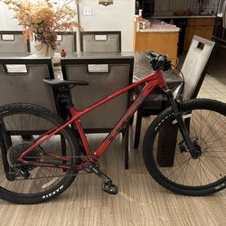 New !!! TREK Marlin 8 29” Mountain Bike Bicycle Medium SramSX