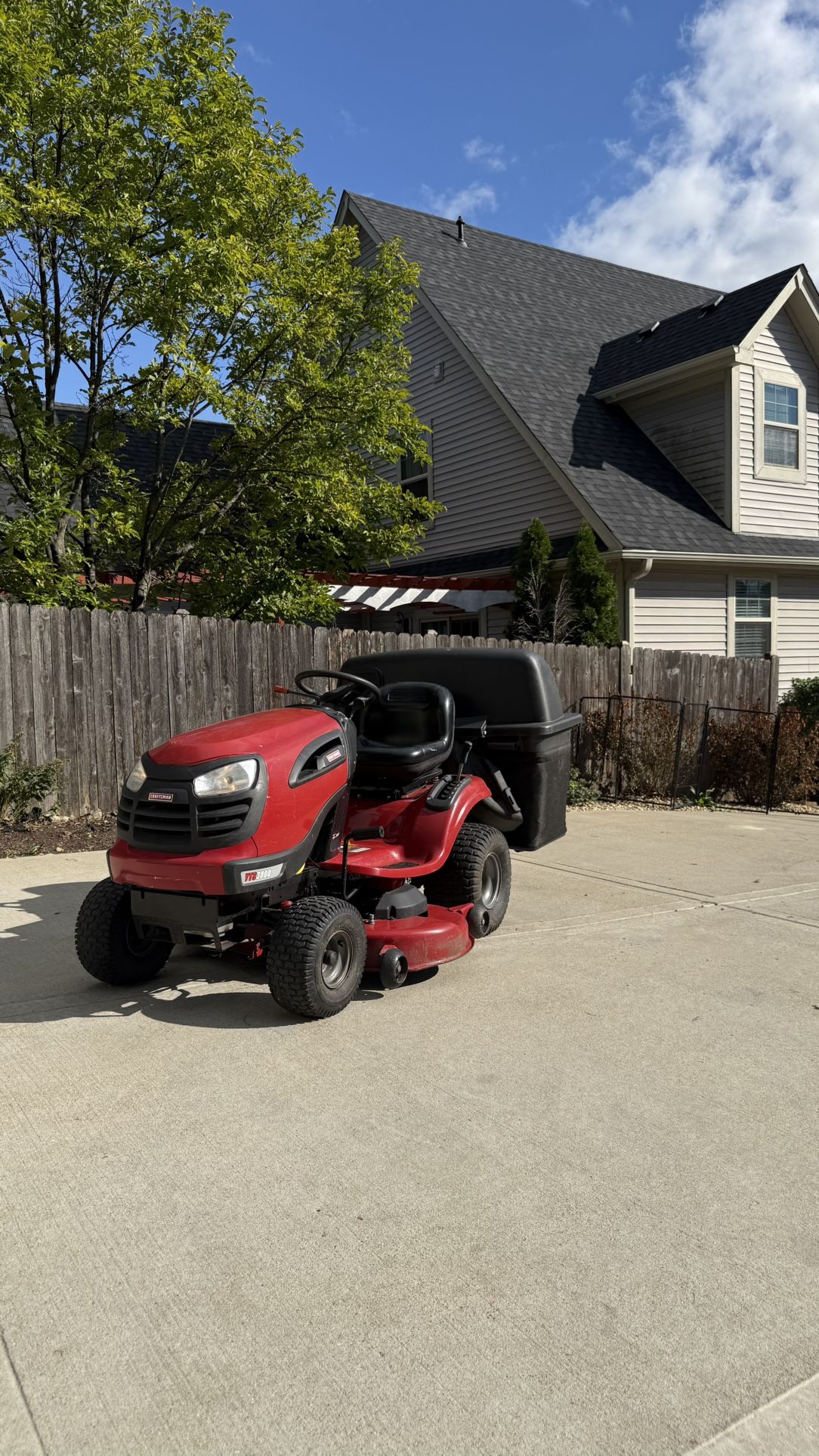 Craftsman Riding Tractor 21hp  Briggs&Stratton 3 Bin Bagger System 