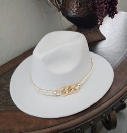 ✅️ White Suede Panama Hat w/ Ring Belt• Adjustable Tie• Size M• New Condition• $20firm