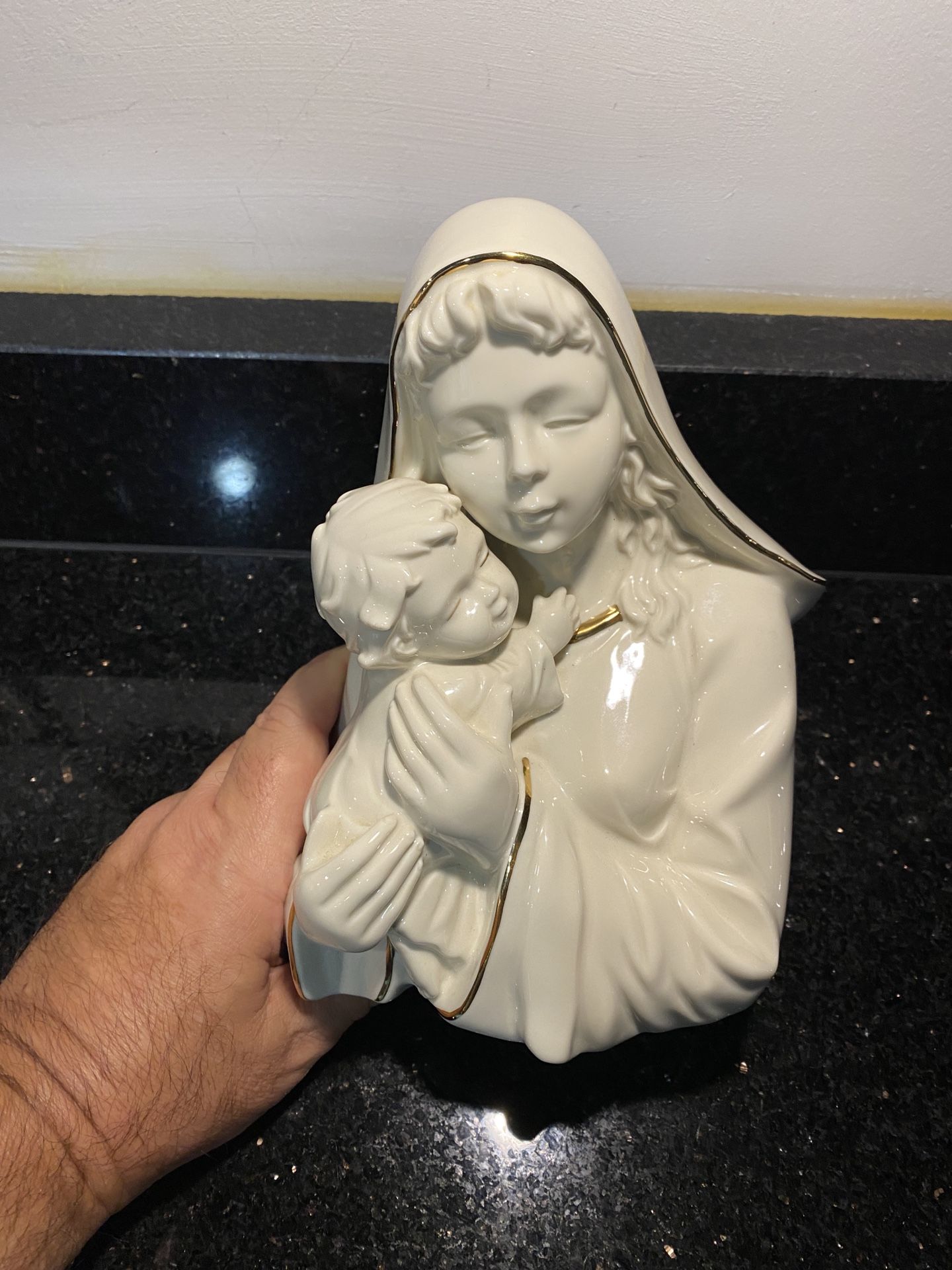 MIKASA Madonna & Christ Child Figurine White Fine Porcelain & 24k Gold Trim 7”