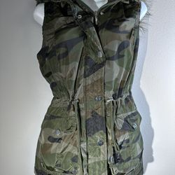 Stoosh Camo Vest with Removable Hood - Size Medium Fleece Lined Drawstring Waist
