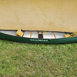 Mad River 3 seat Canoe w/Minn Kota seats & paddles