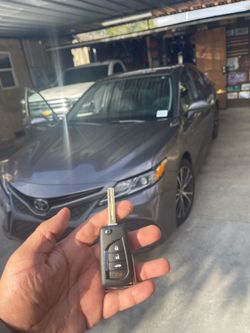 Car Keys N Remotes/ Llaves Con Control