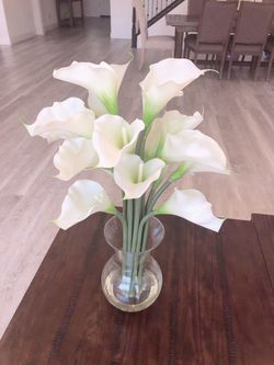 Bassett Furniture - Beautiful flower vase for sale - 50% Off