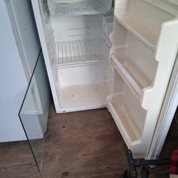 Goldstar  Mini  refrigerator