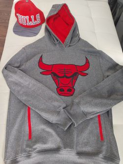 Men's Chicago Bulls Pullover Hoodie & Snapback Hat