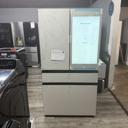 Samsung - Bespoke 29 Cu Ft 4-Door French Door Refrigerator With AI Family hub & Auto Open Doors In White Glass 