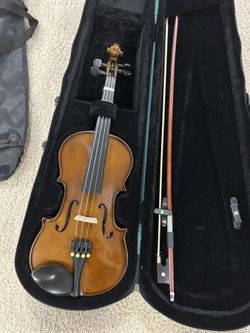 Kids Small Violin And Stand In Perfect Condition Barely Used 