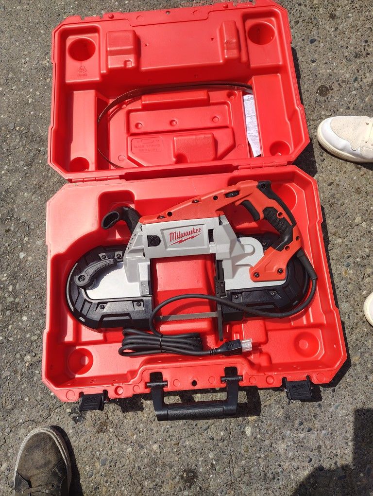 Milwaukee Deep Cut Band Saw