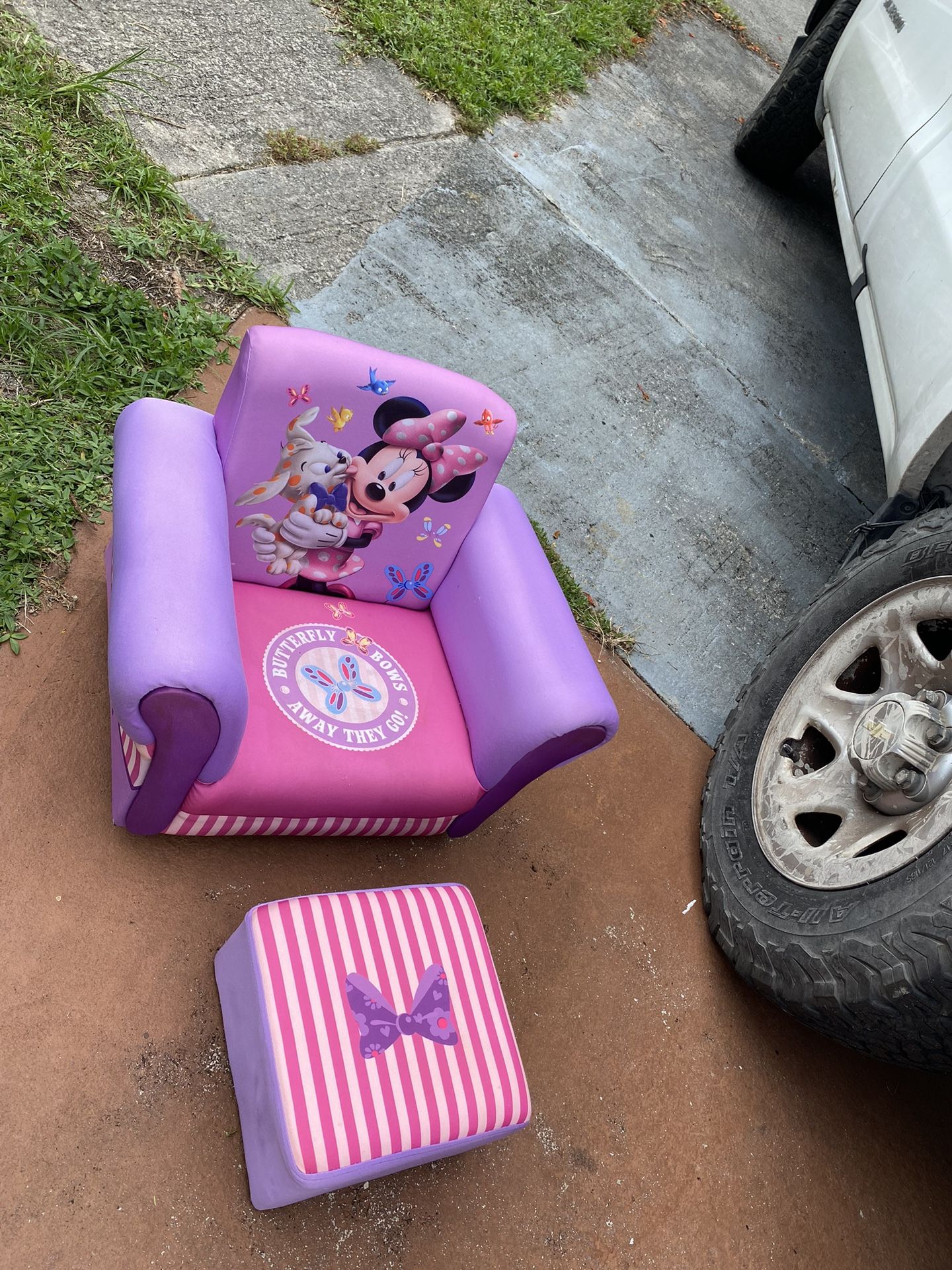 Minnie Mouse Upholstered Chair with Ottoman