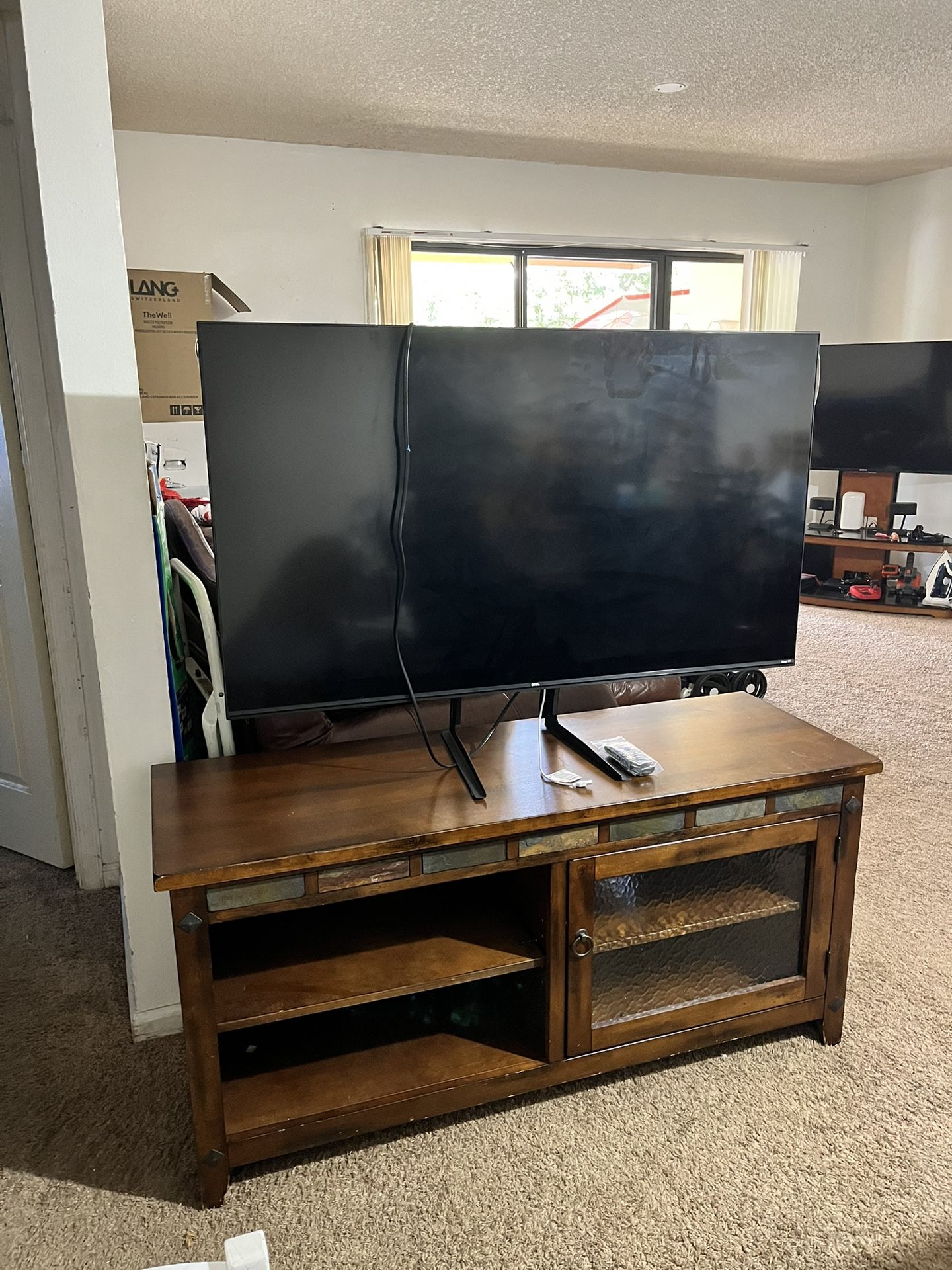 Onn Roku 4K 50” TV + TV Dresser