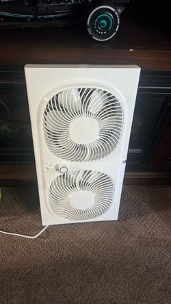 Fan.  Ventilador de ventana.