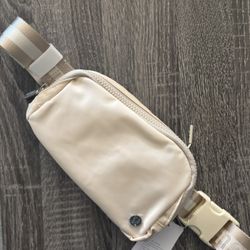 Lululemon Everywhere Belt Bag