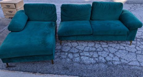 Sectional with chaise lounge end