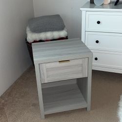 Nightstand / Side Table