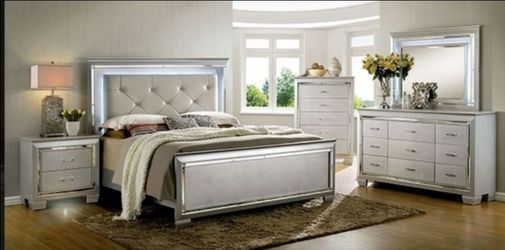 Brand New Silver & Grey 4pc Queen Bedroom Set (Available in California & Eastern King)