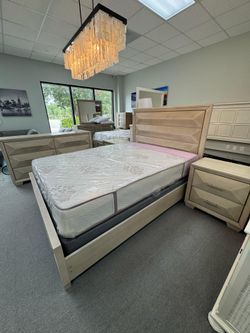 Queen bedroom set (FREE 24H DELIVERY AND SETUP)