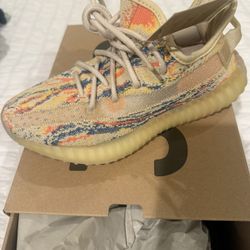 Yeezy 350 Men’s 4/ Womens 6