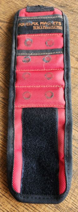 Bit holder, magnetic wrist