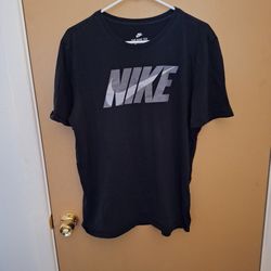 Nike Men's Tshirt Size Large 