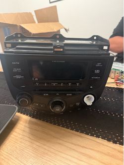 Honda OEM Am/fm stereo cd player with ac controls