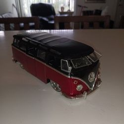 Number 916-94 Scale 1/24 1962 Volkswagen Bus