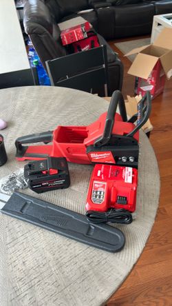 Milwaukee M18 FUEL 16” Chainsaw with 12.0 Battery and Charger