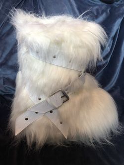Dolls Kill White Faux Fur Platform Boots, Size 5