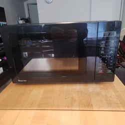 Magic Chef Microwave 1050 Watts