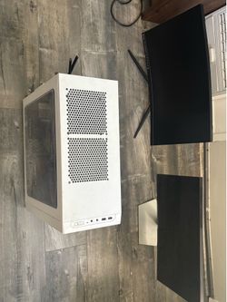 USED Gaming PC Bundle (PC and 2 Monitors)