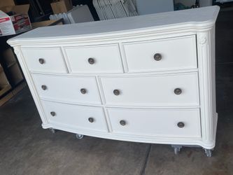 XL Dresser