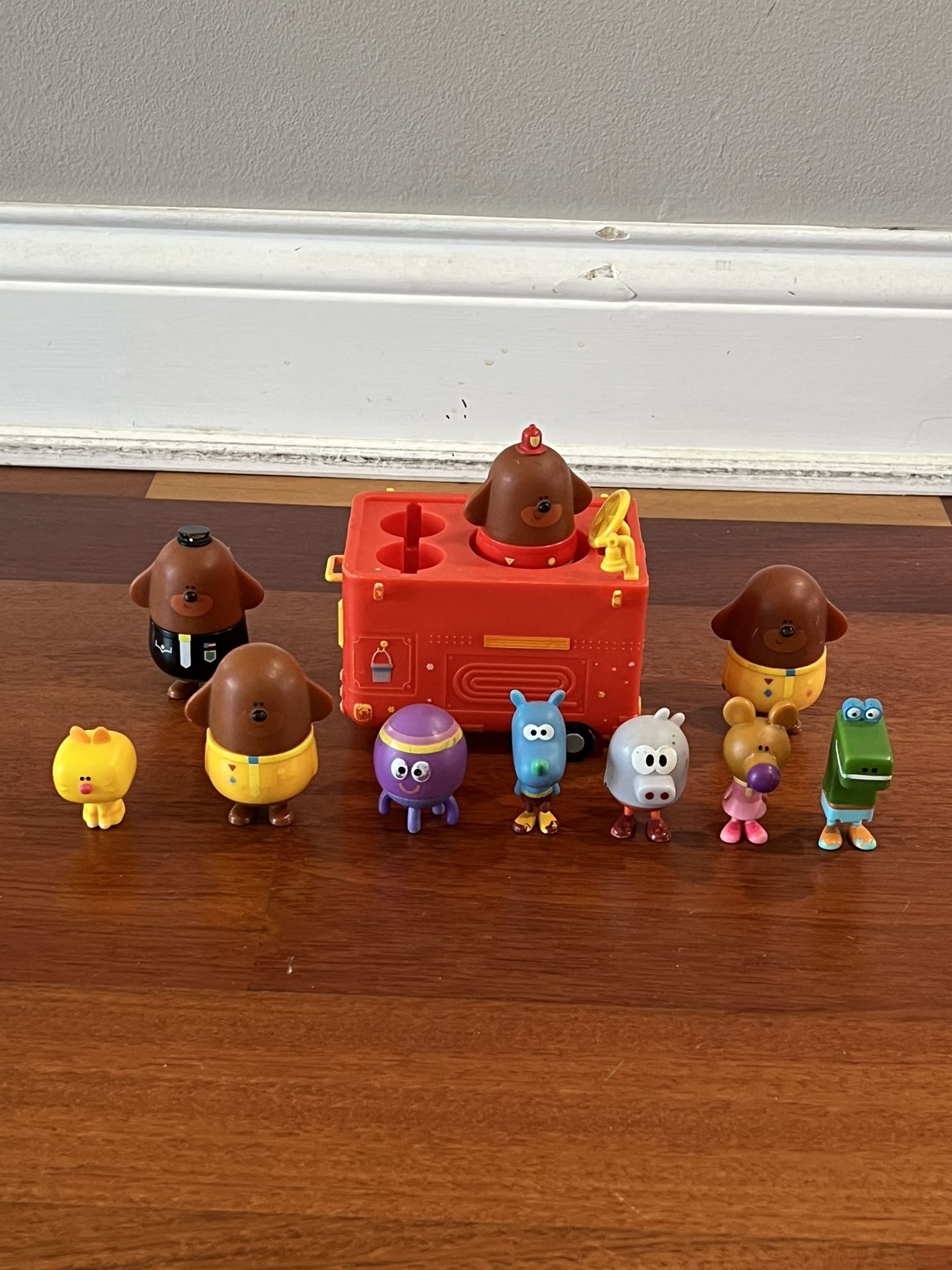 Hey Duggee Figurines