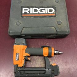 RIDGID NARROW CROWN STAPLER 18 GA PNEUMATIC TOOL STAPLE GUN