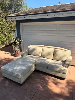 Ethan Allen Sectional Sofa with Chaise – Free Delivery