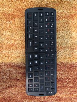 Wireless keyboard for tablet