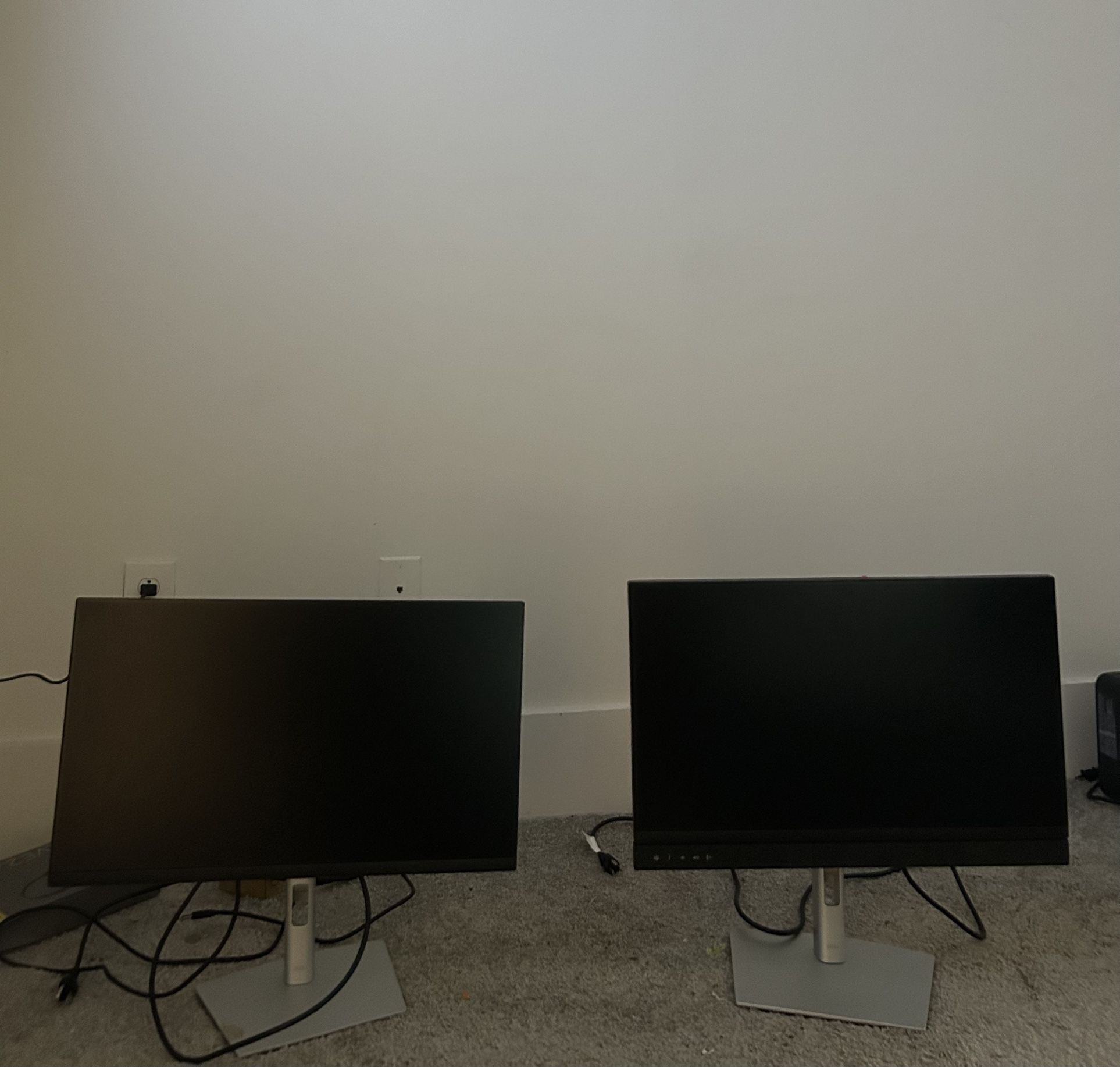 🔥🔥 2 high end Dell monitors 🔥🔥