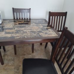 Table Four Chairs Like New Used. Cash Only 