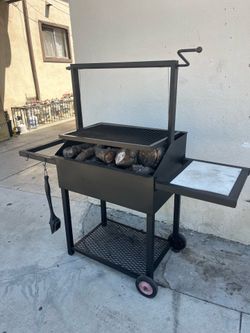 Santa María grill. Asador estilo santa maria para usarse con carbón o leña